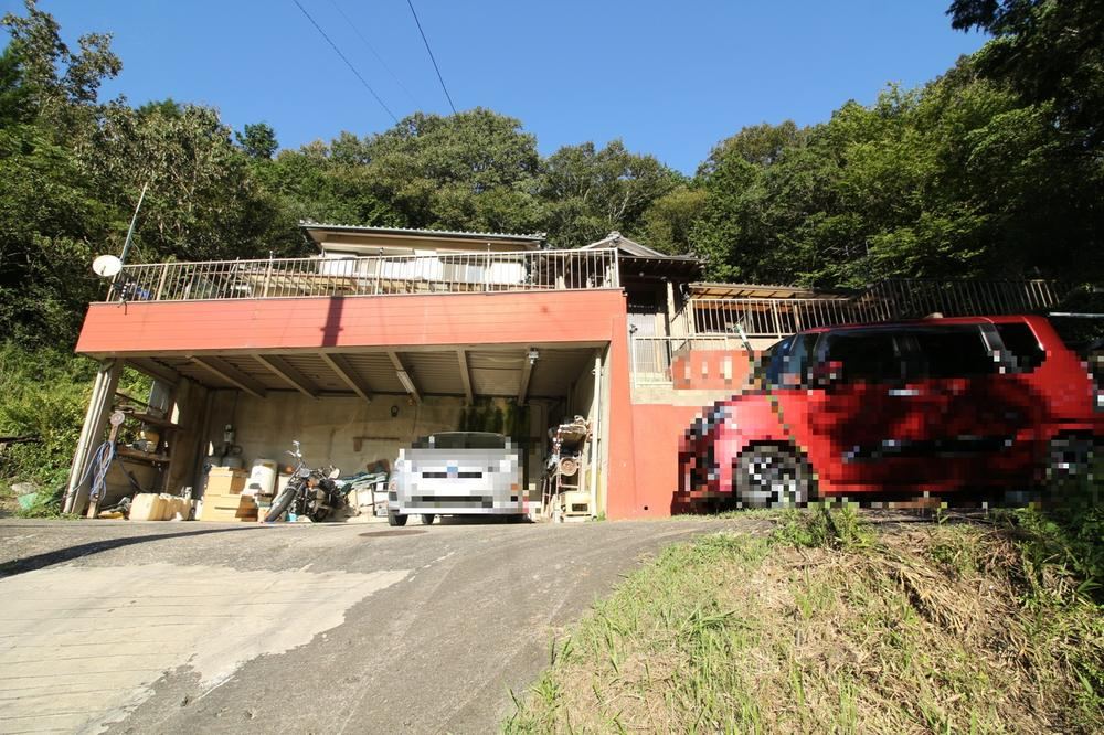 7DK House with Garage and Scenic Views - Photo 1