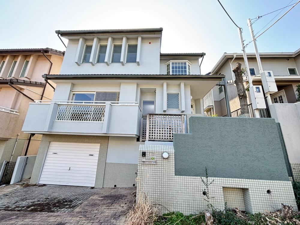 Fully Renovated 3LDK Home Near Elementary School - Photo 1