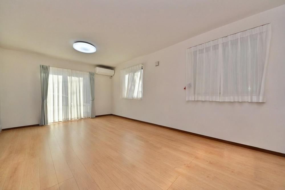 4LDK Detached House in Soka's Large Subdivision - Photo 1