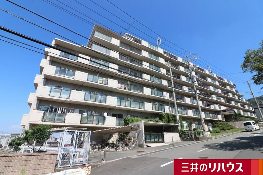 3LDK apartment in Higashiosaka, Osaka - Photo 1