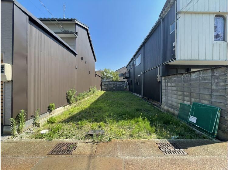 99 m² land in Kaga, Ishikawa - Photo 1