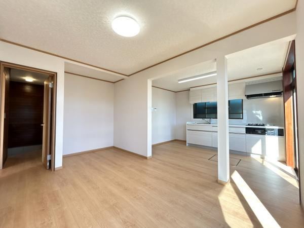 Renovated 3LDK Home Near Leaf School - Photo 1