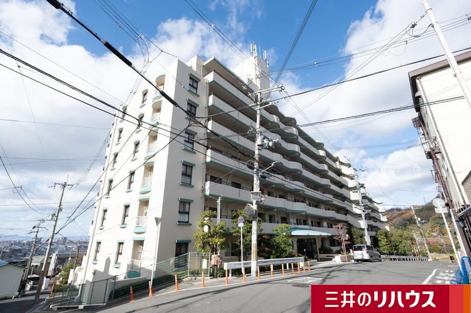 3LDK apartment in Higashiosaka, Osaka - Photo 1