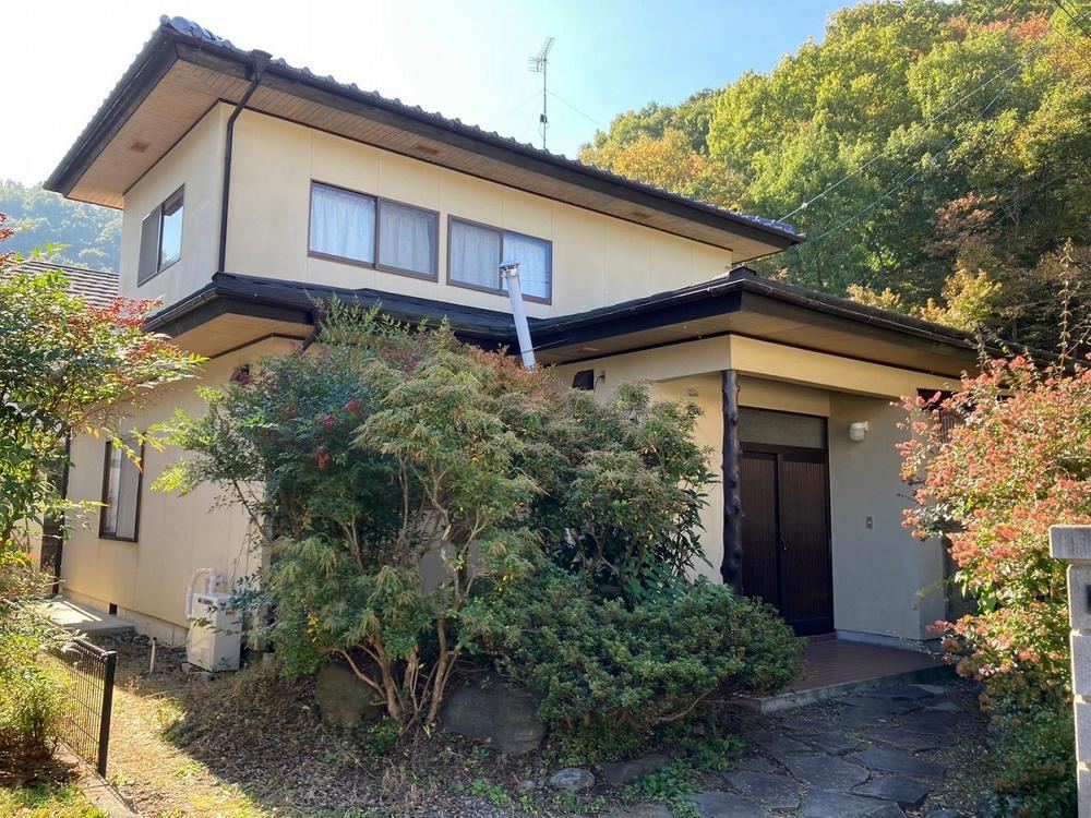 5DK House with Good Access to Stations - Photo 1
