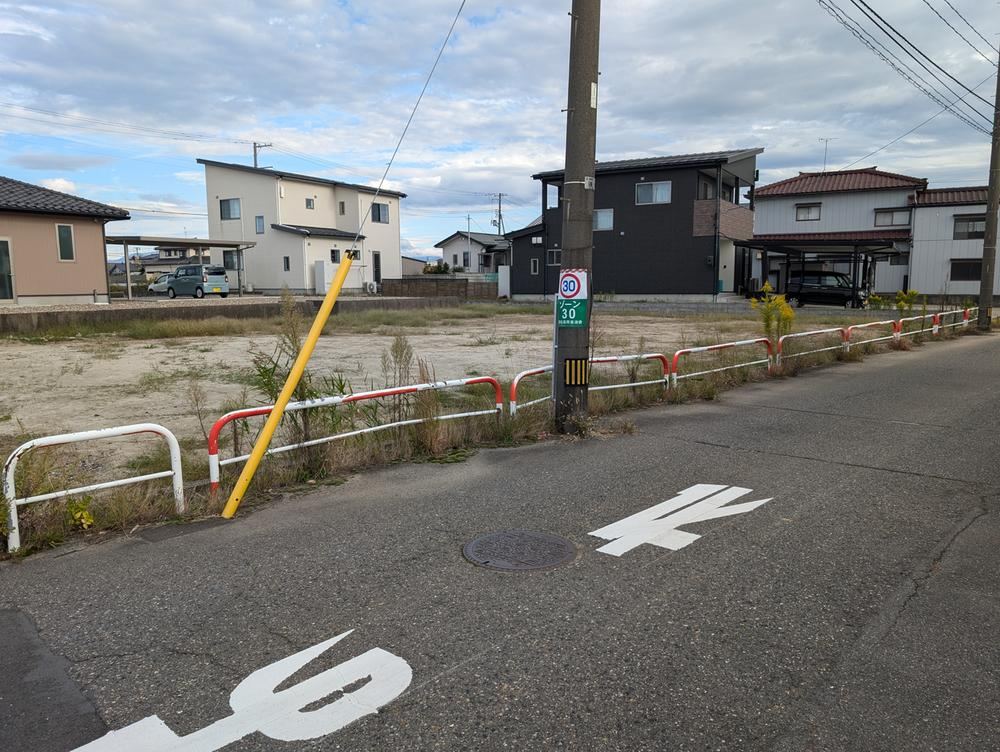 Quiet Land in Nishinamekisho, Niigata - Photo 1