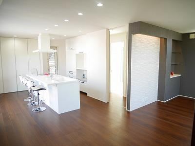 Renovated 3LDK+S Corner Lot House - Photo 1