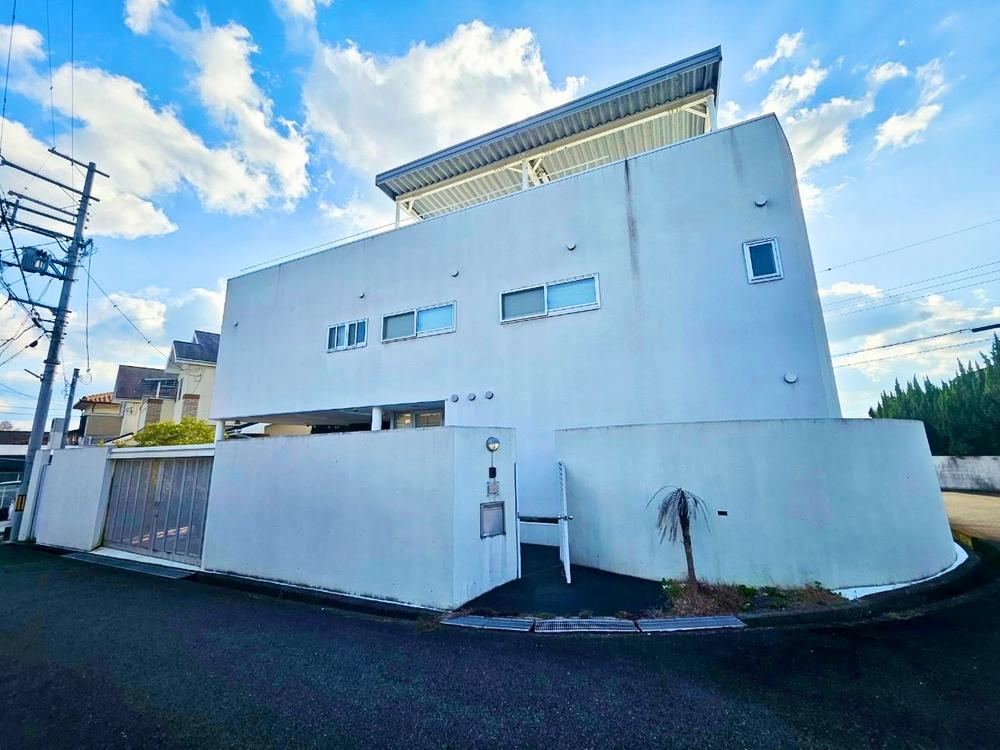 Spacious 6LDK House with Pool in Wakamatudai - Photo 1