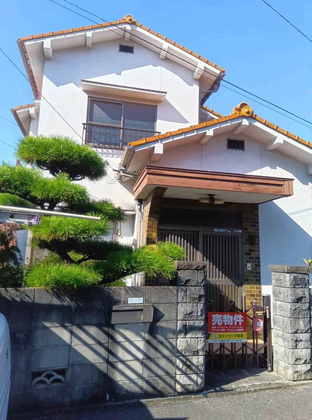 Quiet 4DK House Near Matsuyama Shion Women's University - Photo 1