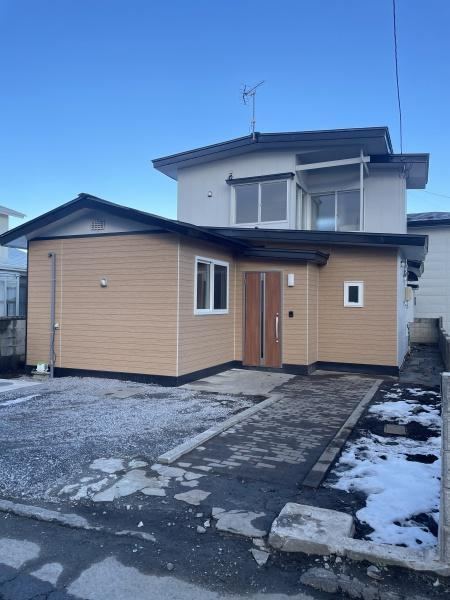 Fully Renovated 4LDK House in Hachinohe - Photo 1