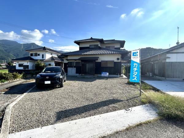 Renovated 4LDK Home in Quiet Saijo Neighborhood - Photo 1