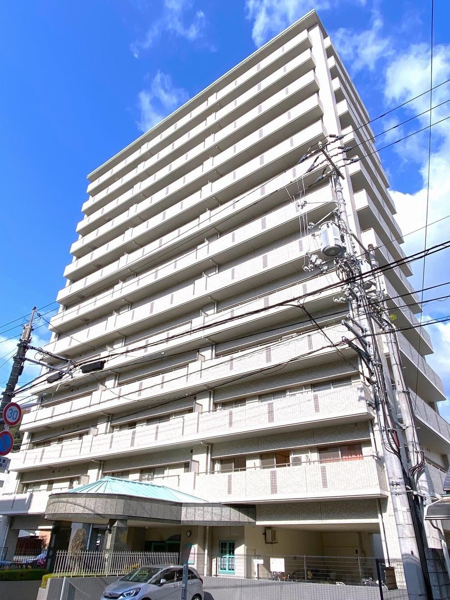 3LDK apartment in Matsuyama, Ehime - Photo 1