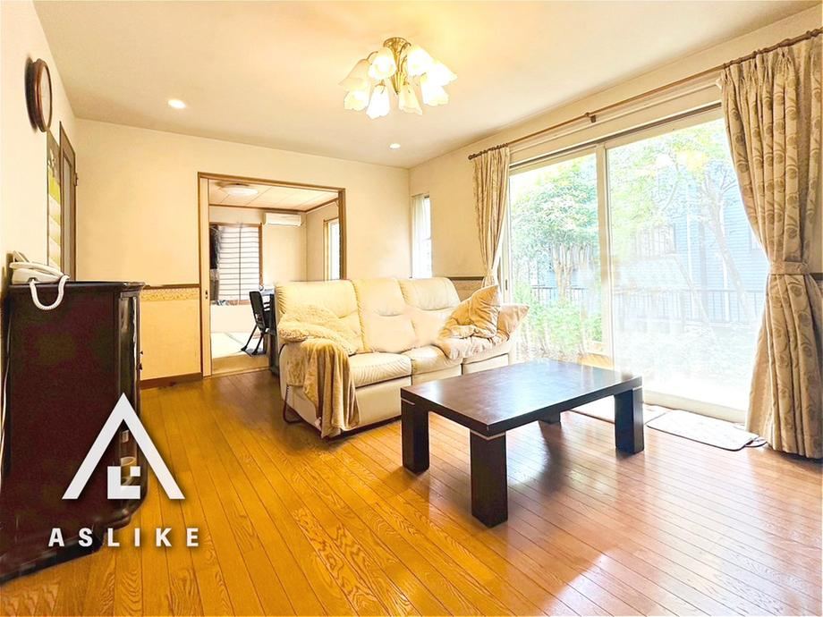 Charming House with Garden and Parking - Photo 1