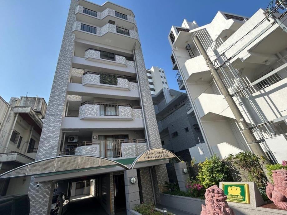 2LDK apartment in Naha, Okinawa - Photo 1