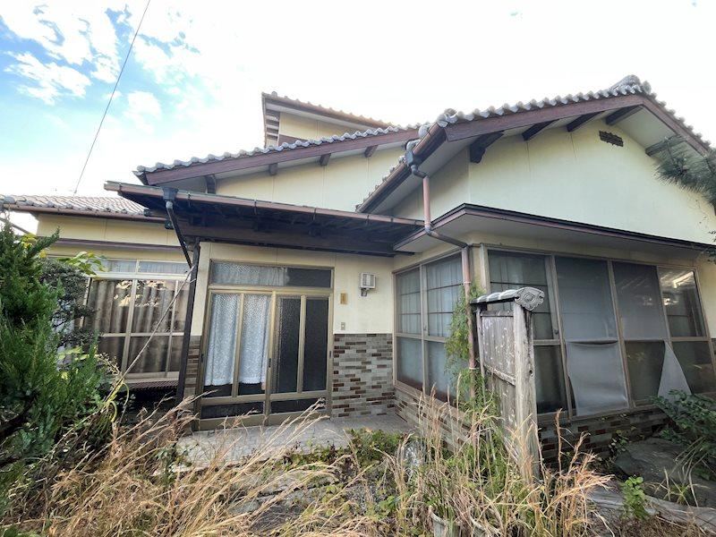 Two-Building Property Ideal for Multi-Generational Living in Imabari - Photo 1
