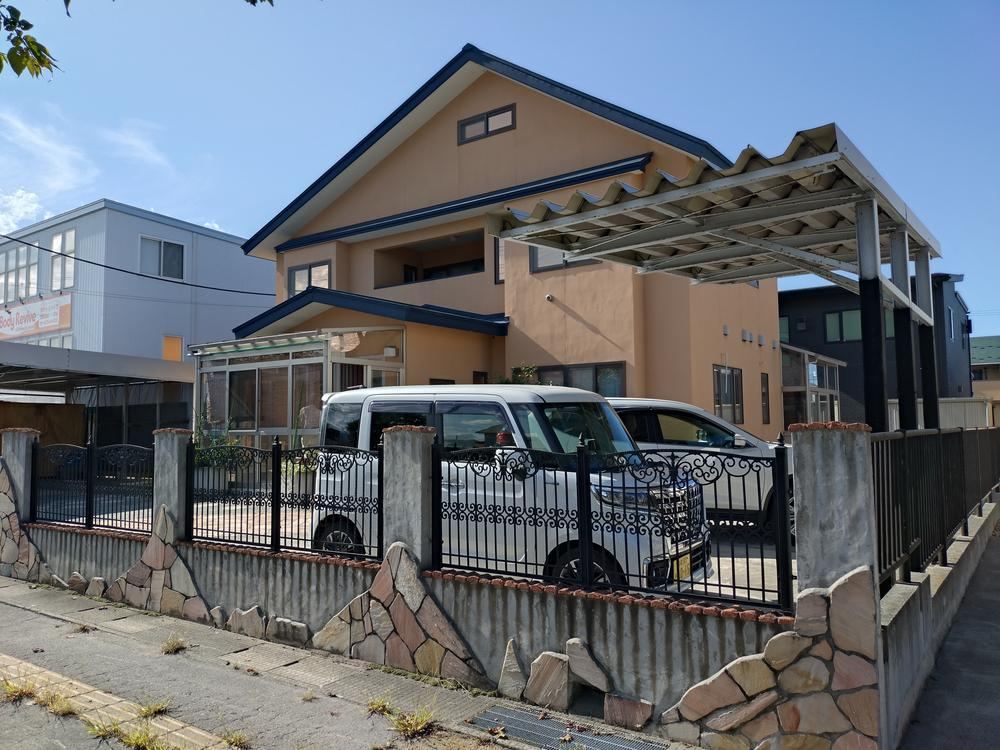 Spacious 5DK Home with Ample Parking - Photo 1