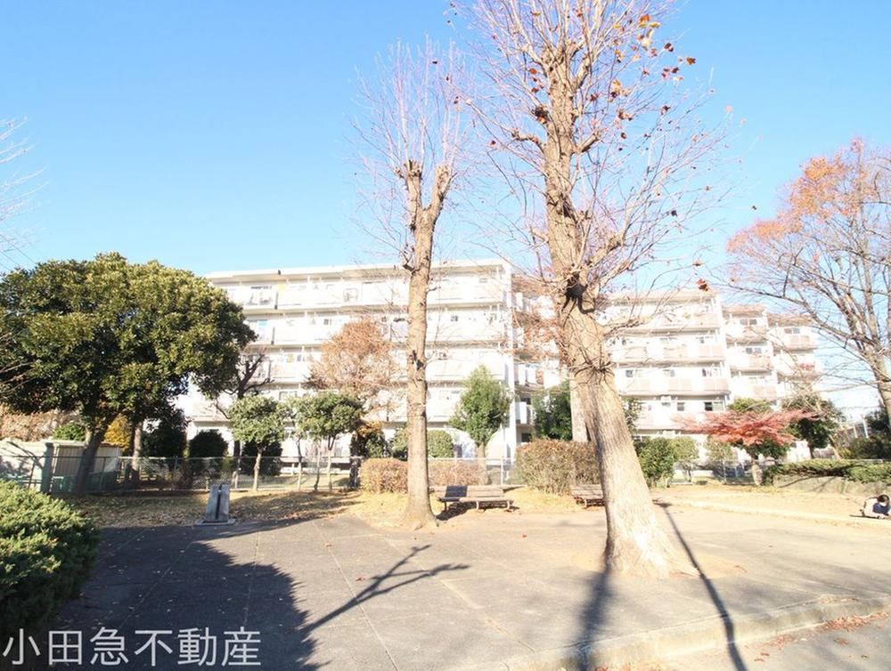 Renovated 2LDK Apartment with Multiple Balconies - Photo 1