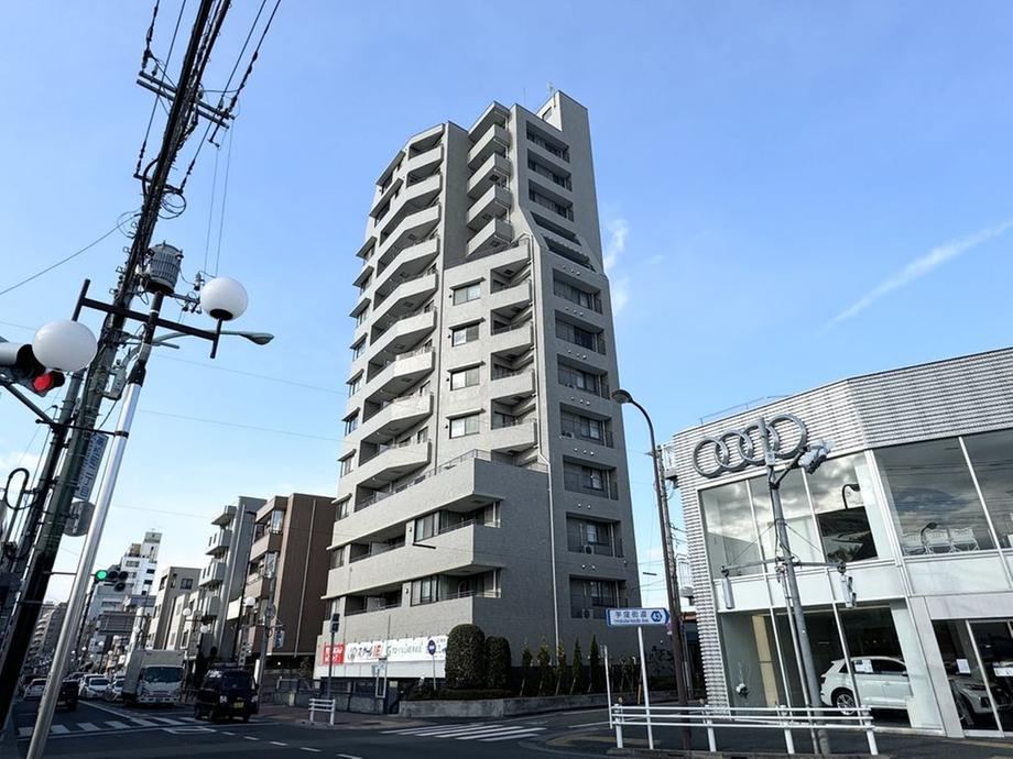 Corner 3LDK Apartment in Tachikawa - Photo 1