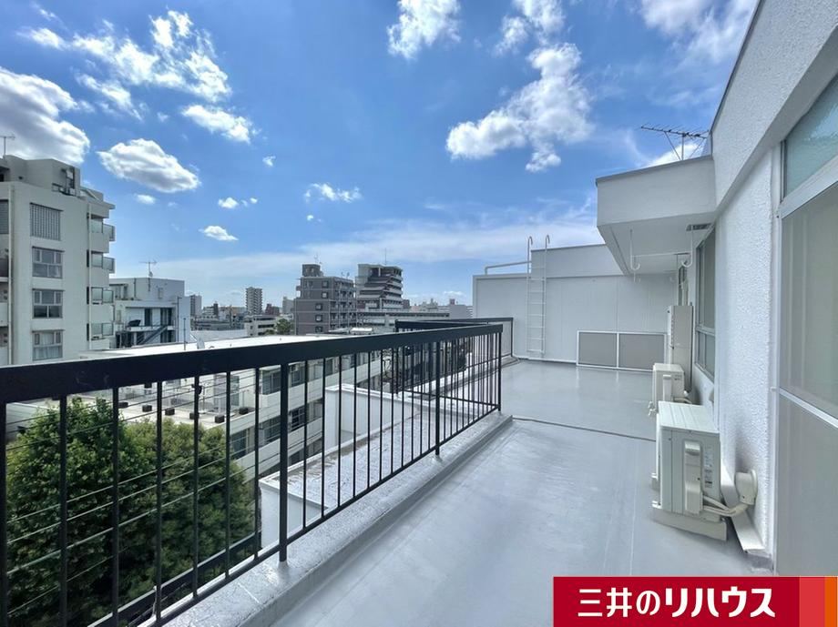 Spacious 2LDK Apartment in Kitachinbaku - Photo 1