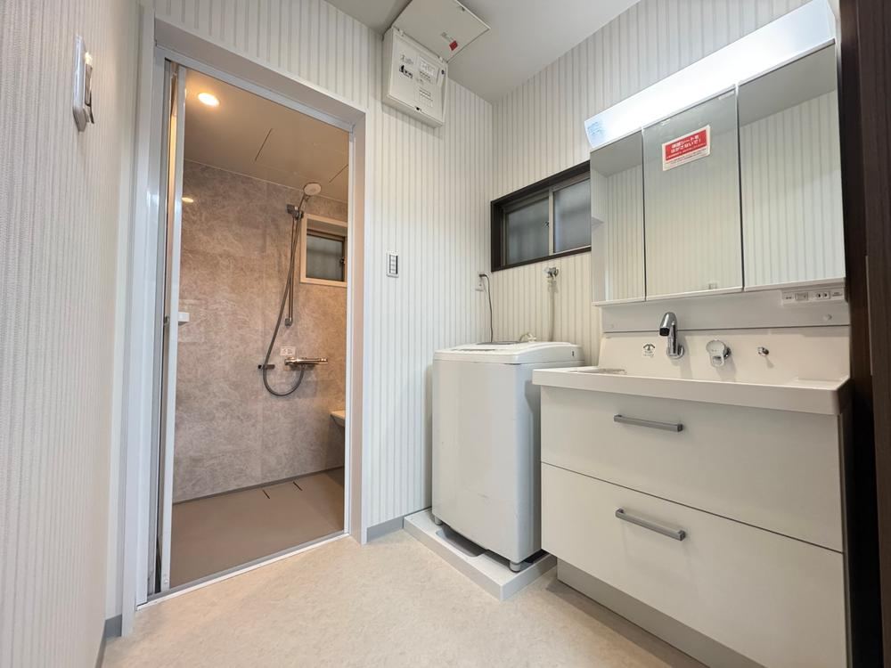 Renovated 5LDK House in Terakawa, Daito City - Photo 1