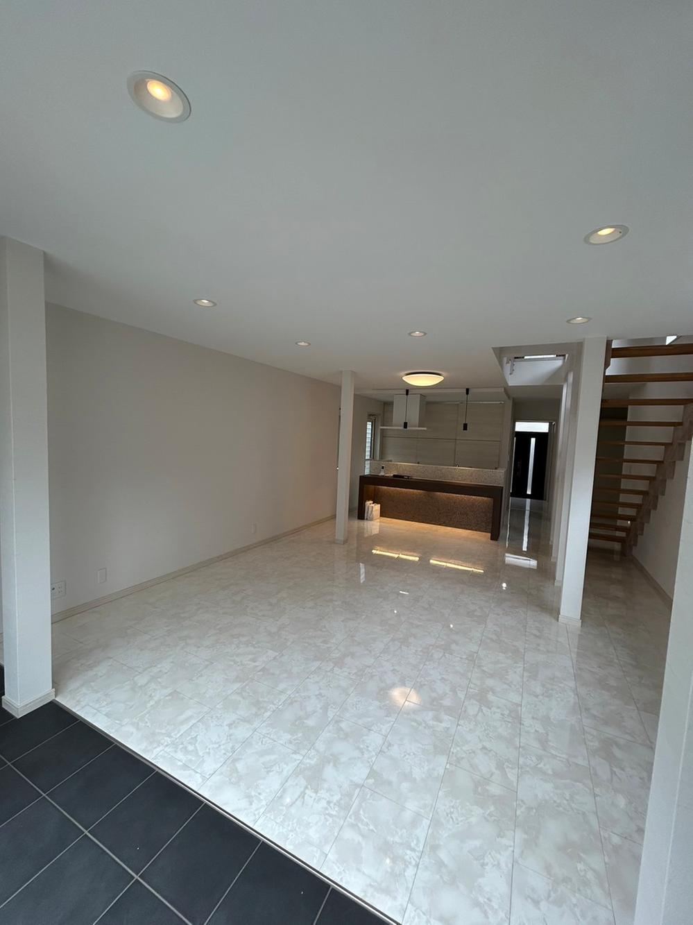 Fully Renovated 3LDK Home in Fujizuka - Photo 1