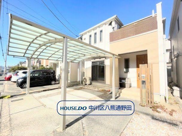 3-Spot Parking Available in This 4LDK House with Balcony Terrace - Photo 1