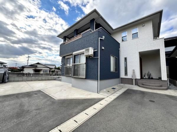 Modern 4LDK Home with Ample Parking in Kumamoto - Photo 1