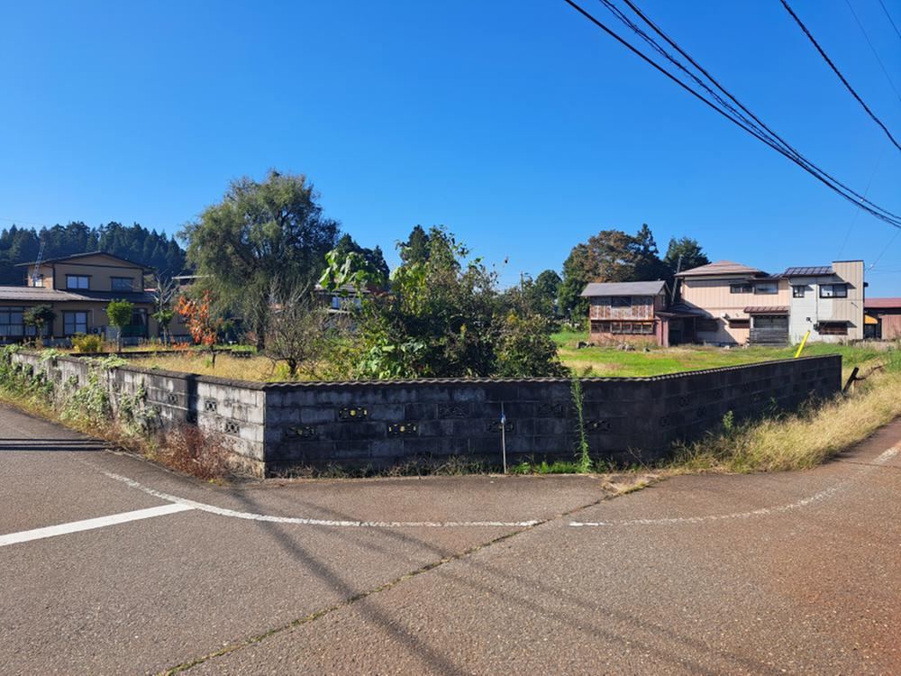 Spacious Land Along Prefectural Road - Photo 1