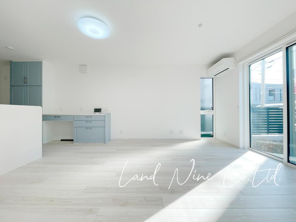 Eco-Friendly 4LDK House with Solar Panels - Photo 1