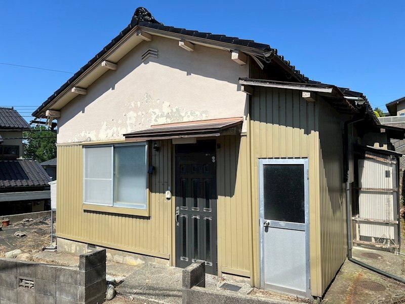 3K House in Kubo with Park Access - Photo 1