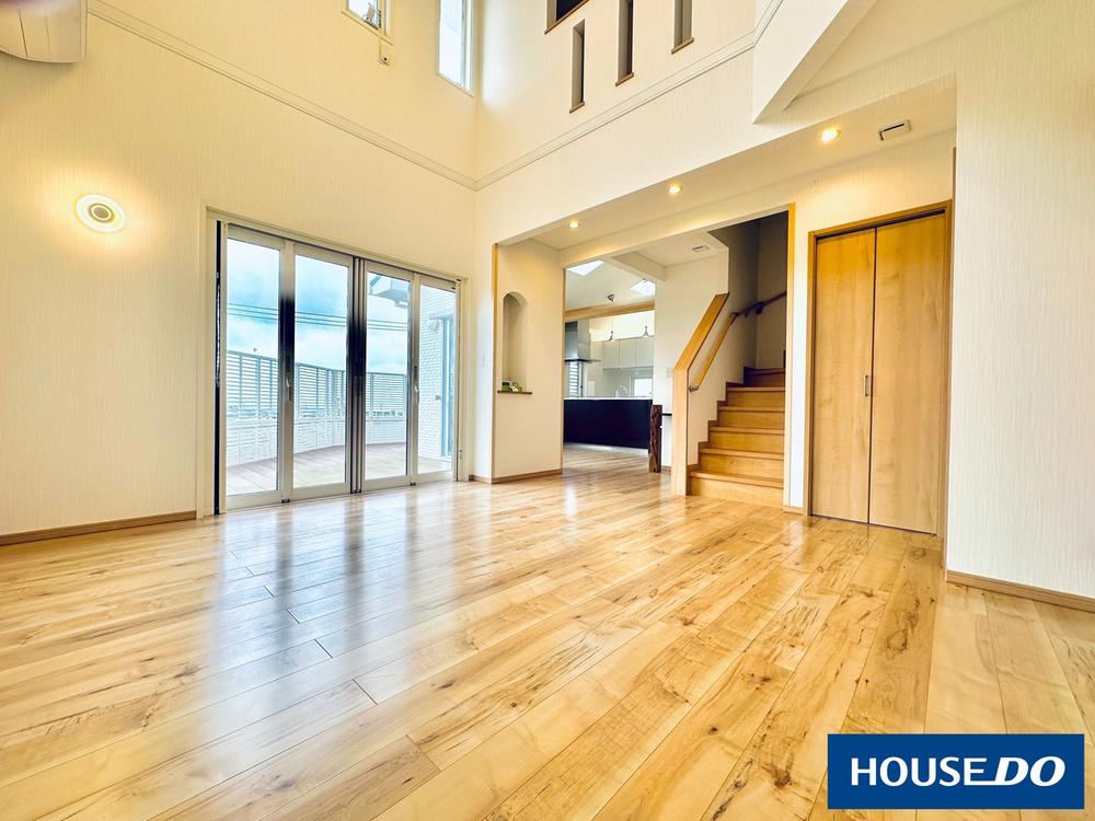 Bright 4LDK Home with Wood Terrace in Minami Nakayama, Sendai - Photo 1