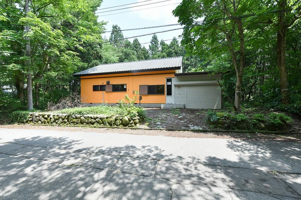 Charming 2K Bungalow with Garden in Agano - Photo 1
