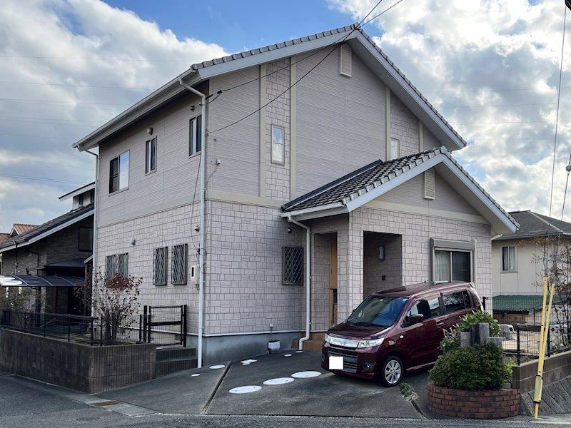 Spacious 4LDK House in a Quiet Neighborhood - Photo 1