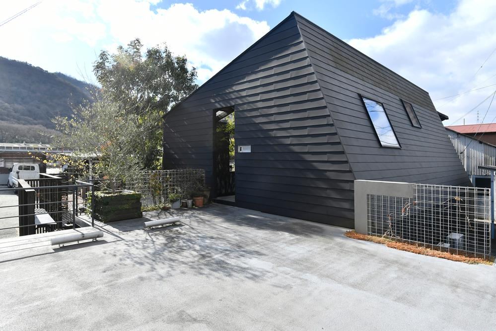 Unique Designer House with Courtyard - Photo 1