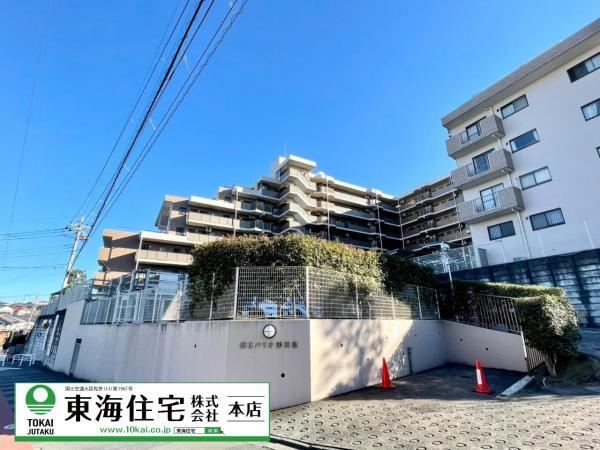 Updated 3DK Apartment with Garden Access - Photo 1