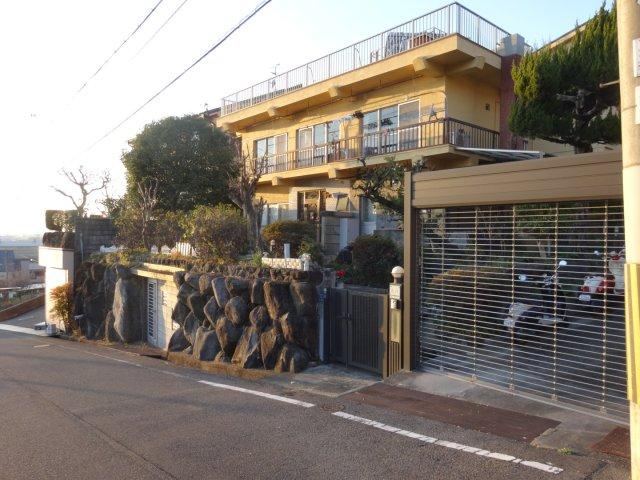Expansive 7LDK RC Home with Garden in Daito - Photo 1