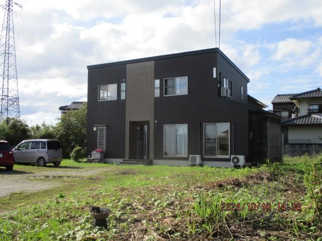 Spacious 5LDK Detached House with Large Garden - Photo 1