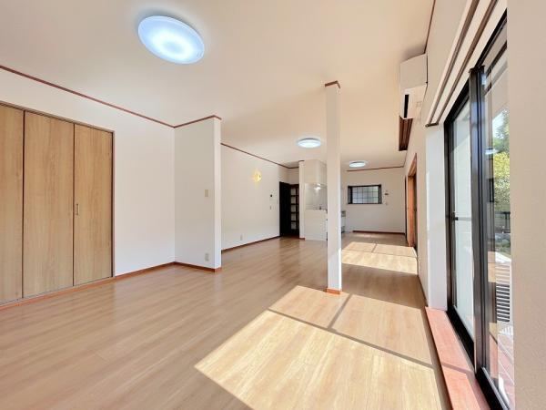 Renovated 5LDK House with Scenic Views - Photo 1