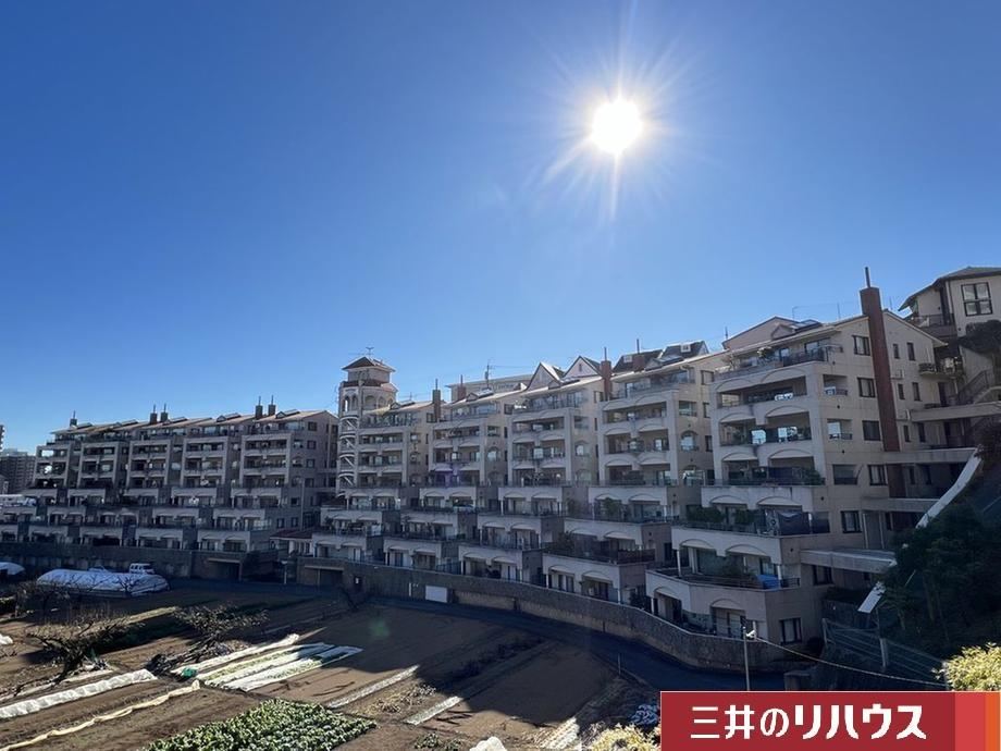Spacious 3LDK Apartment in Onna - Photo 1