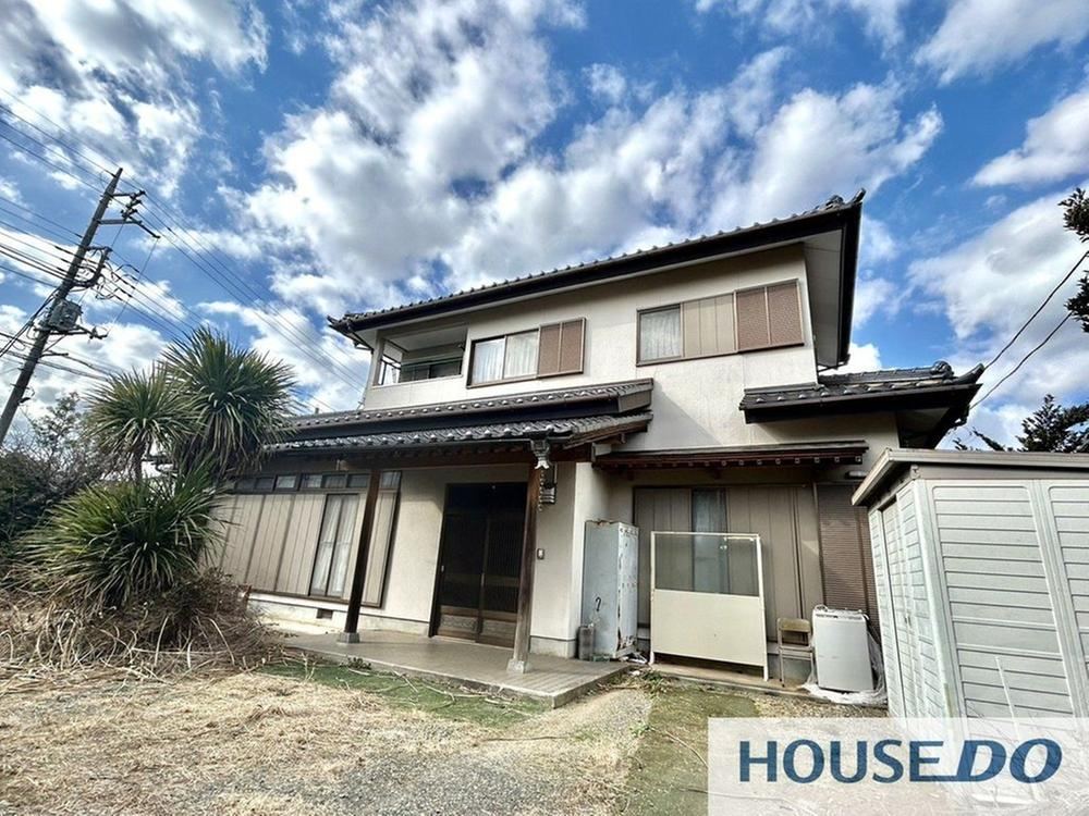 Spacious 4LDK House with Parking for 3 Cars in Tsuchiura - Photo 1