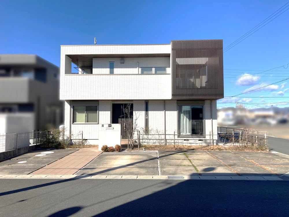 Seismic-Resistant Hebel House in Fukuroi - Photo 1