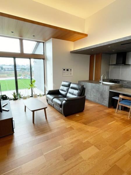 Modern 2LDK Home with Solar Power in Matsusaka - Photo 1