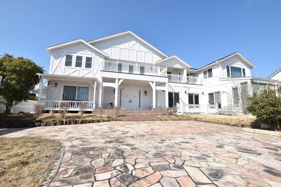 Spacious 7LDK Detached House in Minami-Nakayama - Photo 1