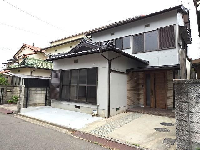 Beautifully Renovated 3LDK House in Kasuga Town - Photo 1