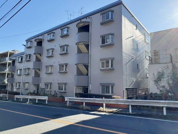 Bright 3DK Apartment Close to Yomiuri Land - Photo 1
