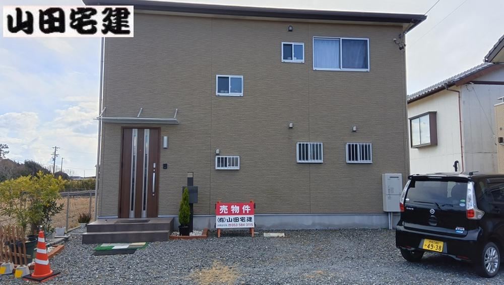 Modern 3LDK House with Spacious Living Area - Photo 1