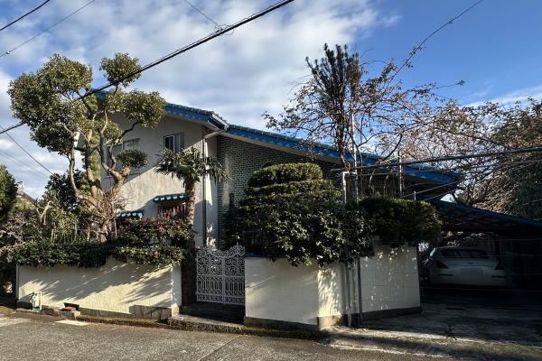 Stylish 4LDK House with Unique Design in Izu-yama - Photo 1