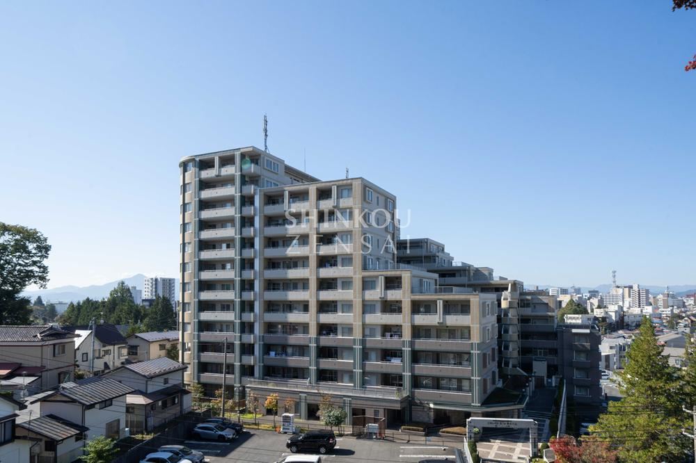 Spacious 4LDK Apartment in Sumiyoshi-cho - Photo 1