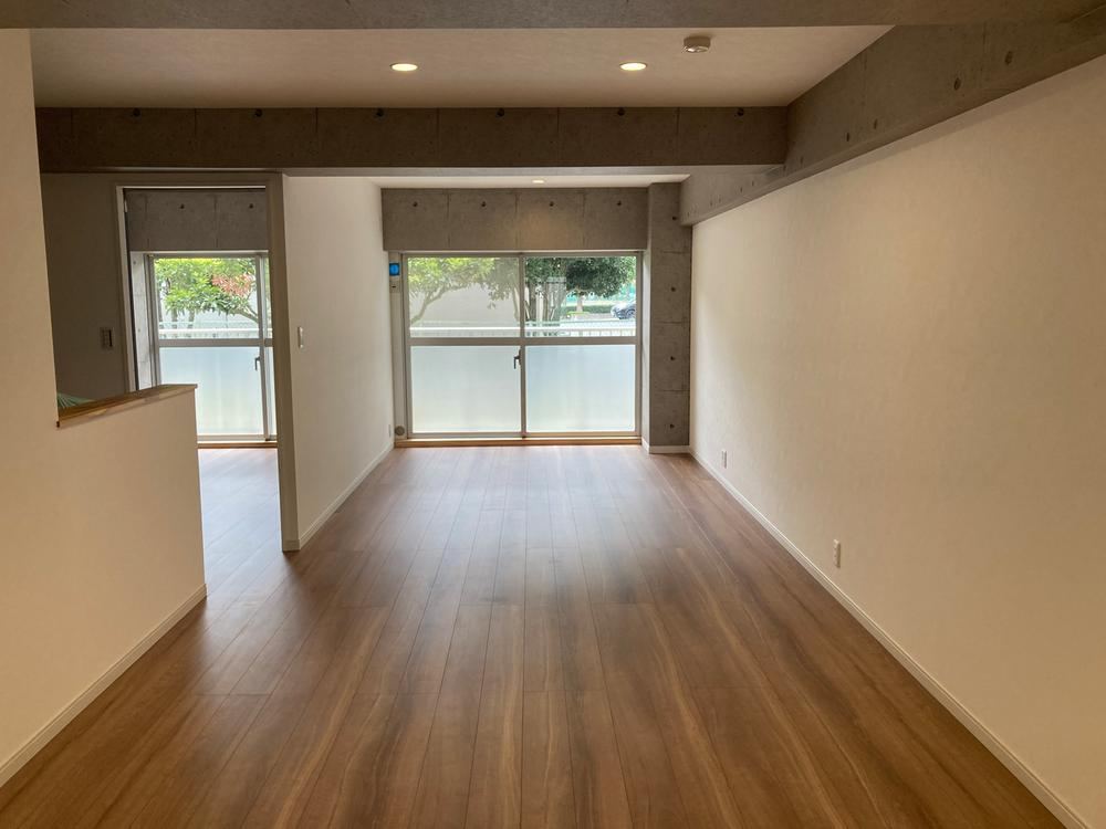 Fully Renovated 1LDK Apartment in Honjo - Photo 1
