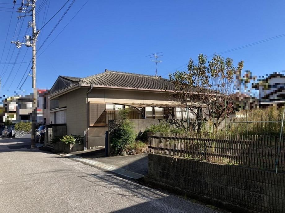 Convenient 2LDK Bungalow Near Shopping District - Photo 1