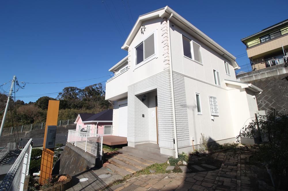 Renovated 3LDK with Spacious Deck - Photo 1